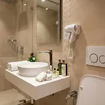 Artist Center Hotel *