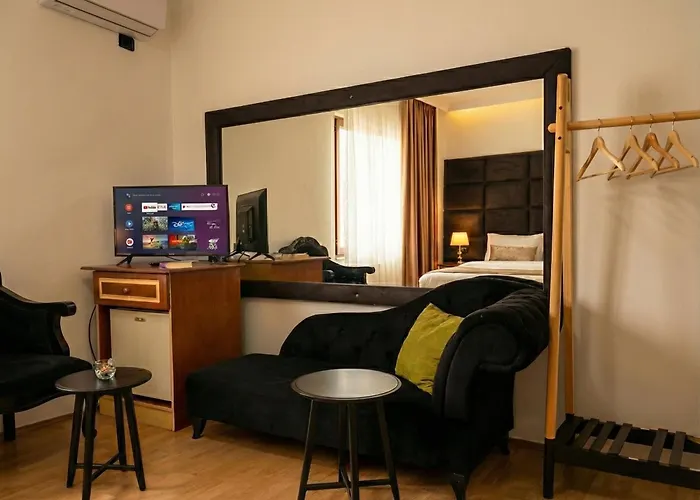 Hotel Artist Center *
