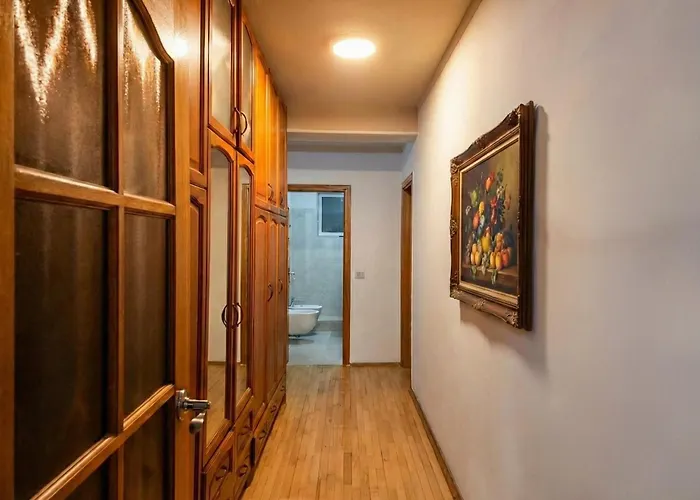 Artist Center