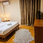 Artist Center Hotel *