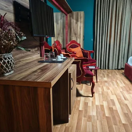 Artist Center Hotel *