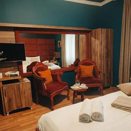 Artist Center Hotel *