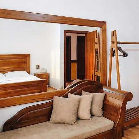 Artist Center Hotel *
