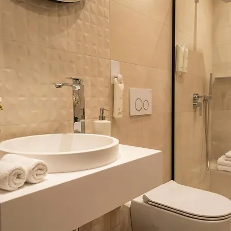 Artist Center Hotel *
