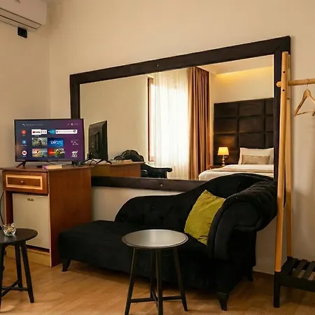 Hotel Artist Center *