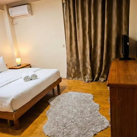 Artist Center Hotel *