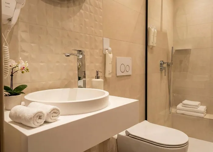 Artist Center Hotel *